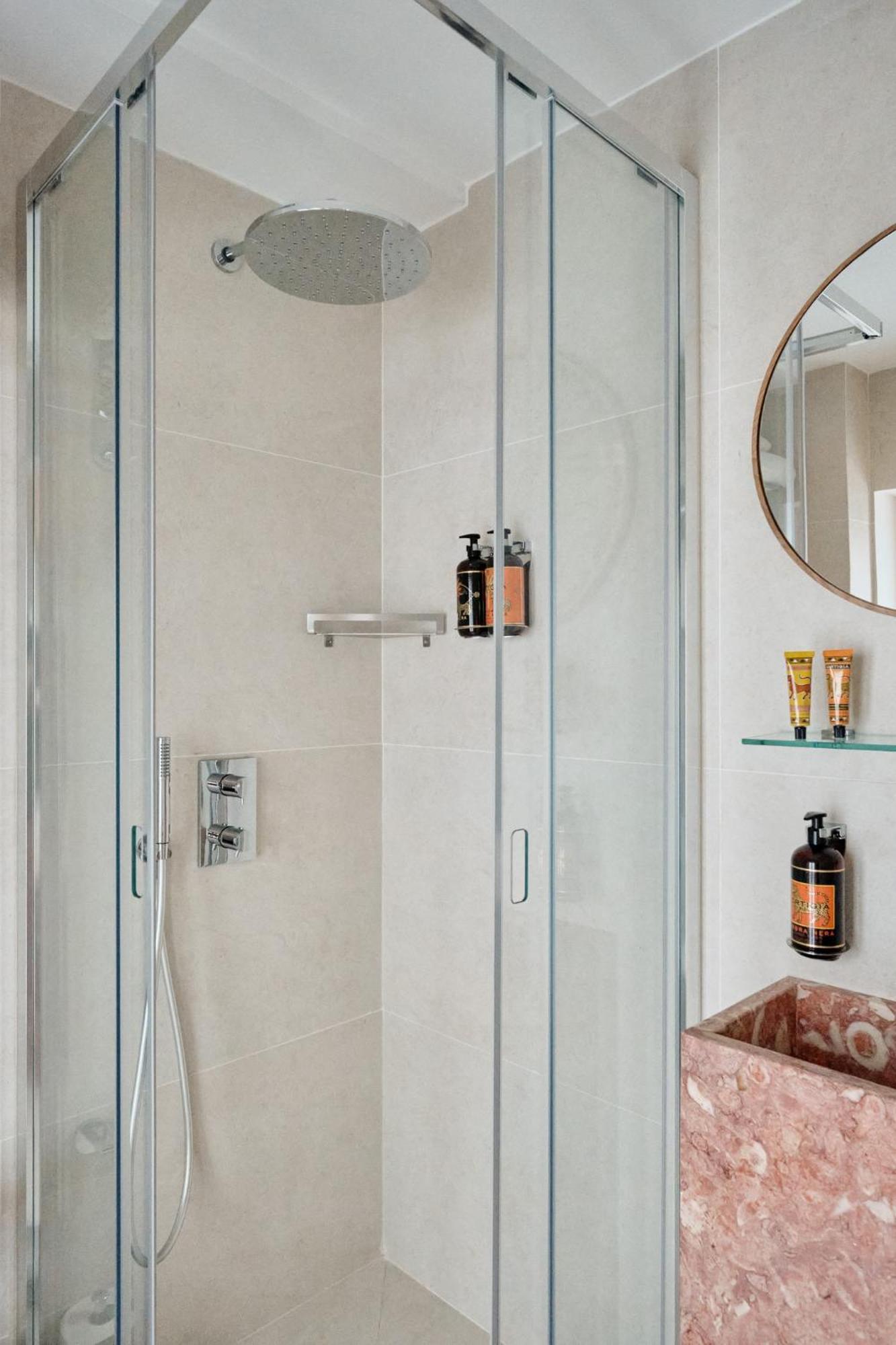 Elysee Montmartre Hotel Paris Bagian luar foto